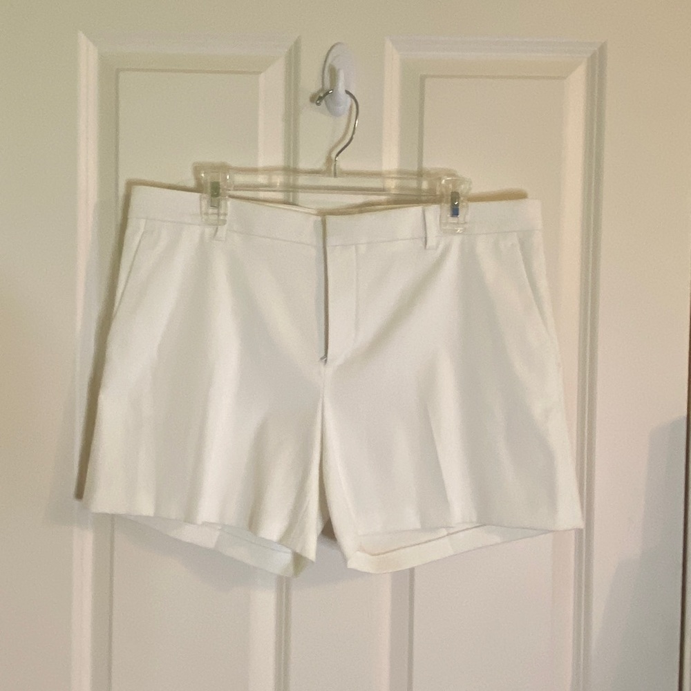 Banana Republic shorts white size 12 Hampton Fit very good condition